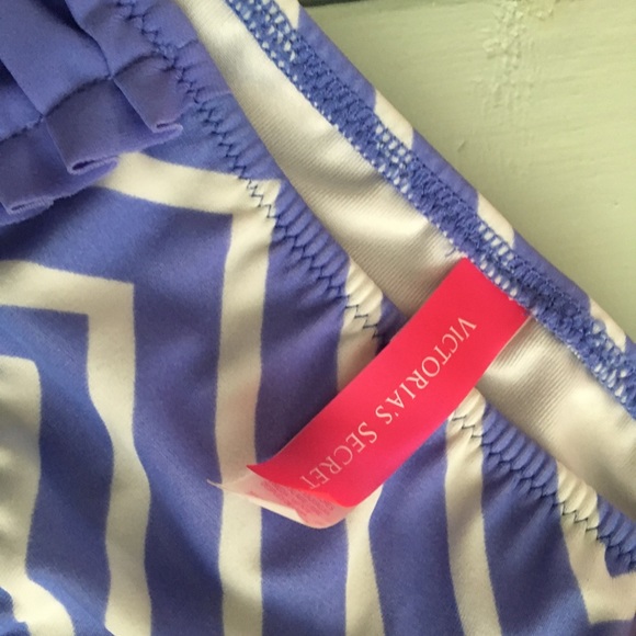 Victoria’s Secret Bikini - Picture 4 of 8